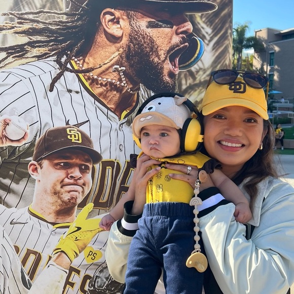 📣LIKE TO GET NOTIFIED📣 $5-$8 Starts Live Show Flyer - Picture 4 of 5